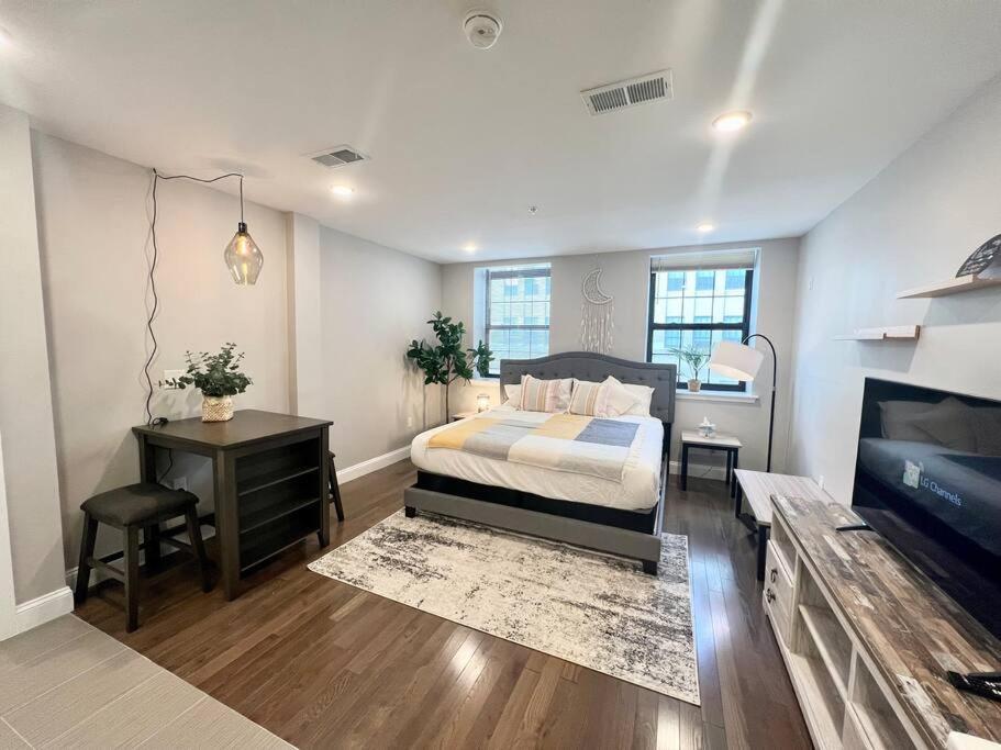 308 Cozy And Warm King Bed In Center *