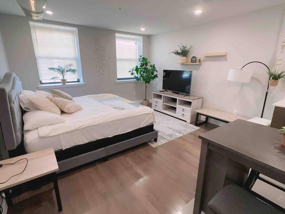 308 Cozy And Warm King Bed In Center *